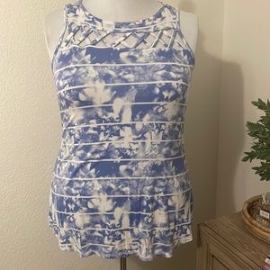 LIVI tank with detail